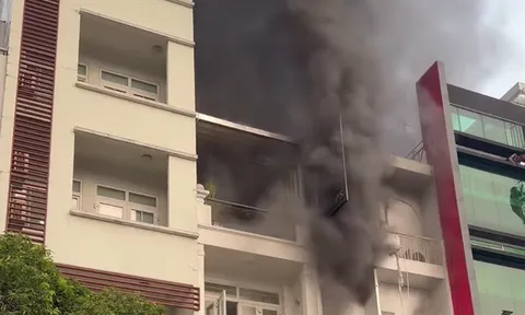 Clip: Những hình ảnh đau xót từ hiện trường vụ cháy nhà trọ 4 tầng tại Tp. Hồ Chí Minh