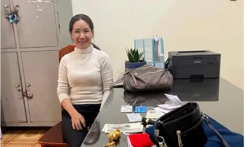 Không ham của đánh rơi, người phụ nữ trả lại túi xách chứa 4 cây vàng