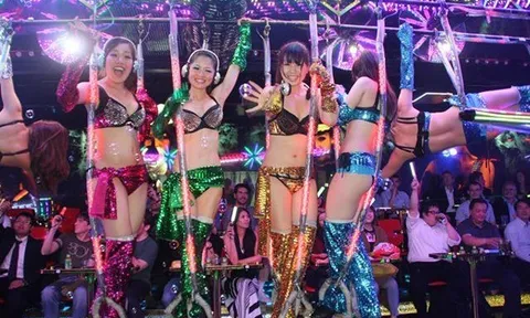 Con gái như thiêu thân bán mình trong phố đèn đỏ, mẹ già 60 tuổi 4 năm ròng rã tìm con