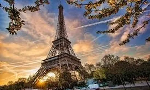 Sự thật về thông tin hỏa hoạn tại tháp Eiffel