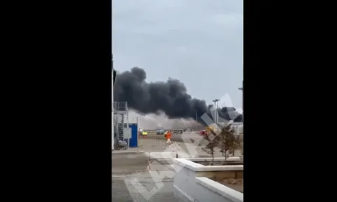 Clip: Rơi máy bay chở hàng chục người