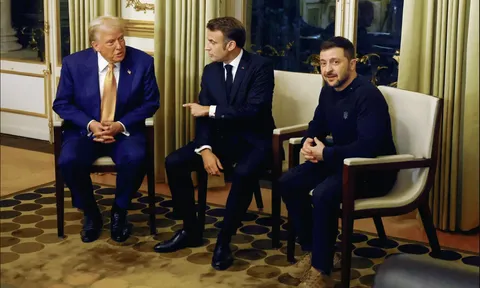 Tổng thống Ukraine bị Ngoại trưởng Nga chỉ trích vì "lỗi" ăn mặc