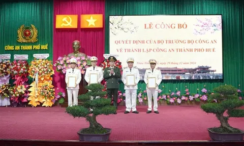 Công bố quyết định thành lập Công an Thành phố Huế