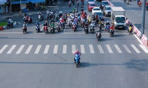 Từ 1/1/2025, vượt đèn đỏ có thể bị phạt tới 20 triệu đồng