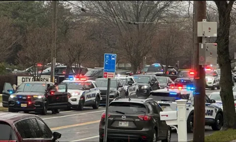 Mỹ: Hai nghi phạm nổ súng tại cửa hàng tiện lợi, nhiều người bị thương