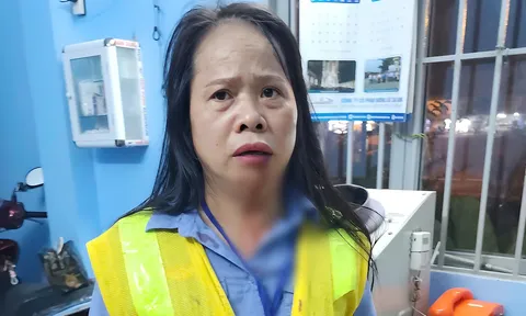 Clip: Người phụ nữ hành hung nhân viên gác chắn tàu vì không mở barie để vượt đường ngang khi tàu sắp đến gần