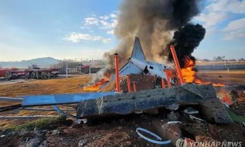 Hé lộ nguyên nhân giúp 2 tiếp viên may mắn sống sót trong vụ tai nạn máy bay ở Hàn Quốc