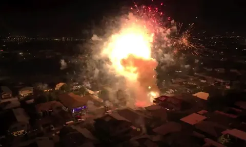 Quả pháo phát nổ trên tay cậu bé 14 tuổi, ít nhất 4 người tử vong, 18 người bị thương