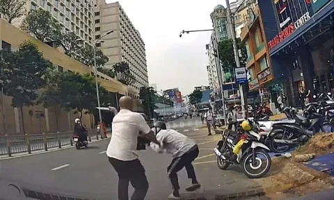Công an vào cuộc vụ người đàn ông cầm dao truy đuổi, hành hung shipper ở TP.HCM