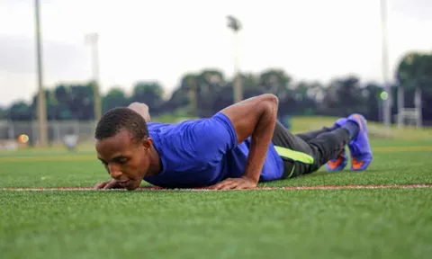 Kết đắng cho huấn luyện viên ép học sinh hít đất tốc độ khủng khiếp