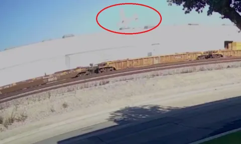 Clip: Giây phút cuối cùng trước khi máy bay mất lái khiến 20 người thương vong