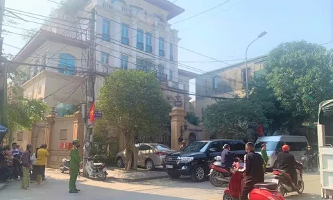 Clip: Rất đông công an đang có mặt tại nhà đại gia xăng dầu ở Nghệ An