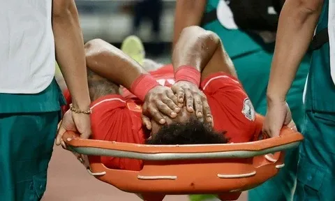 Clip: Lặng người khoảnh khắc tiền đạo Nguyễn Xuân Son đau đớn trên sân, lo lắng tràn vào tận tim người hâm mộ