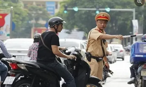 Mức phạt mới nhất với xe máy không gương ra đường từ 1/1/2025