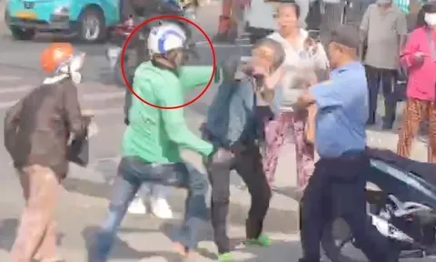 Clip: Điều tra vụ "hỗn chiến" của nhóm xe ôm trước cổng bệnh viện, nguồn cơn từ một tình tiết bất ngờ