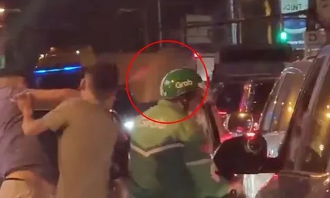 Clip: Bố vợ cùng con rể "song kiếm hợp bích" tấn công tài xế công nghệ khai gì tại cơ quan công an?