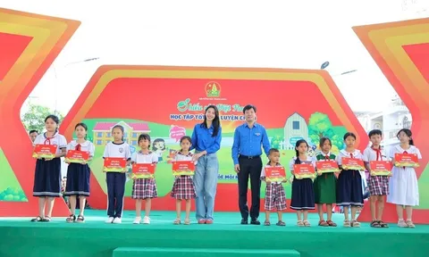 'Xuân sẻ chia - Tết yêu thương' trao quà tới 735 thiếu nhi mồ côi do dịch COVID-19