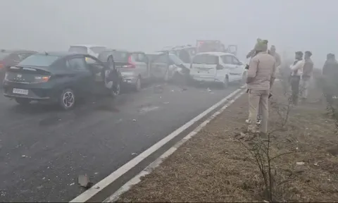 Clip: Ô tô đâm nhau liên hoàn trên đường cao tốc do sương mù dày đặc