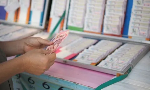 Hai người đàn ông lao vào đánh nhau vì  "quên" mua xổ sổ trúng triệu đô