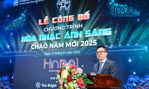 2025 drone “vẽ” chân dung Hà Nội trên bầu trời Hồ Tây tối 18/1