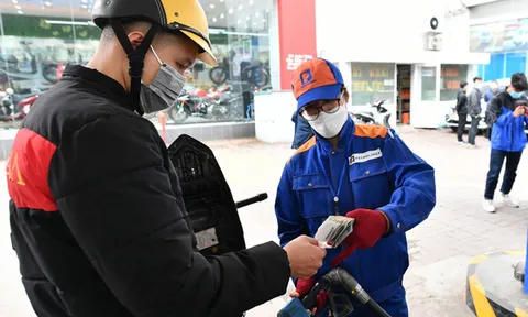 Giá xăng tăng, vượt 21.200 đồng/lít