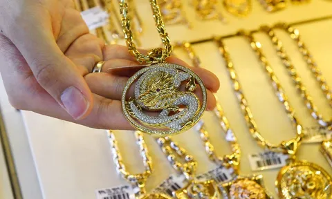 Giá vàng tăng cao nhất trong hơn 1 tháng qua, chưa có dấu hiệu dừng