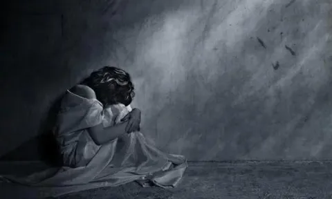 Cô bé 9 tuổi kể về 17 ngày địa ngục dưới boongke của kẻ biến thái, phơi bày sự thật ít ai ngờ tới