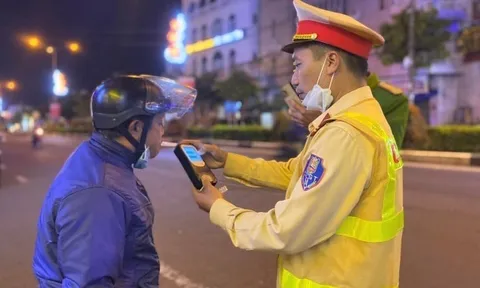 Chi tiết các mức phạt lỗi không chấp hành thổi nồng độ cồn từ 2025