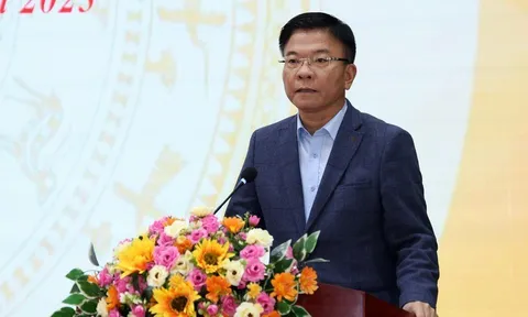 Phó Thủ tướng Lê Thành Long thăm, tặng quà Tết tại tỉnh Cao Bằng