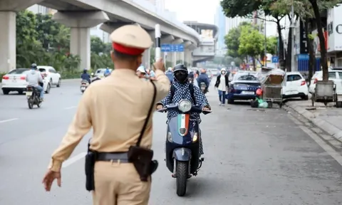 Từ 2025, mức phạt lỗi vượt bên phải với xe máy ai cũng cần biết