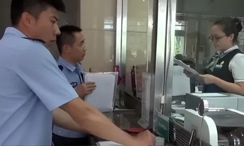 Giật mình gửi ngân hàng 34 tỷ đồng, đi rút tiền chỉ còn 200 nghìn, thái độ kỳ lạ của nhân viên
