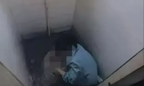 Công ty bí mật lắp camera ở nhà vệ sinh để tìm người dành quá nhiều thời gian trong đó