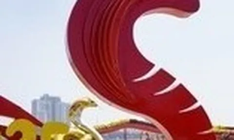 Chào Ất Tỵ 2025: Năm của trí tuệ và đổi mới!