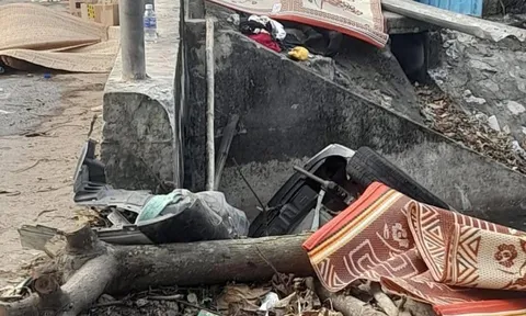 Clip: Xót xa khoảnh khắc xe ô tô lao xuống sông ở Nam Định, khiến 7 người tử vong