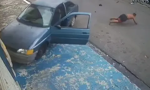 Clip: Tài xế say rượu nhảy khỏi xe trước khi lao vào cửa hàng, phán quyết của tòa gây phẫn nộ