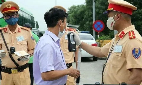 Đi ô tô vi phạm nồng độ cồn có thể bị phạt rất cao lên tới 60 triệu đồng
