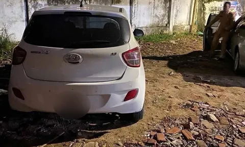 Tài xế ô tô Hyundai i10 khiến cô gái khỏa thân rơi ra khỏi xe là ai?