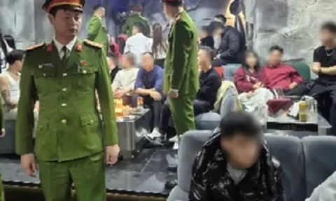 Siết “bóng cười” xuyên đêm ở Hà Nội: Hàng trăm bình khí N2O bị thu giữ, nhiều khách và nhân viên dương tính ma túy