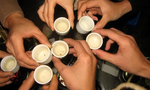 Uống rượu bia ngày Tết xong mà không làm ngay việc này, cơ thể mệt rã rời suốt cả ngày