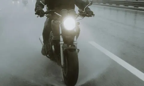 Nhiều người đi xe máy buổi tối vẫn mắc lỗi này, có thể “bay” 14 triệu đồng