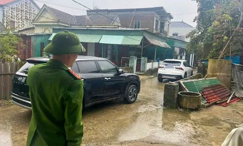 Những hình ảnh buồn sau clip ô tô đỗ chắn ngõ nhỏ, cùng lời thách thức xôn xao mạng xã hội