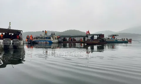Cập nhật nóng sáng 22/2 vụ chìm tàu hồ Thác Bà: Phát hiện thêm nạn nhân, hiện trường nhiều trở ngại