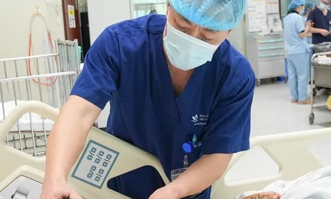 Bé trai 9 tuổi nhập viện nguy kịch vì một "bóng đèn lạ nhấp nháy" nhặt bên đường