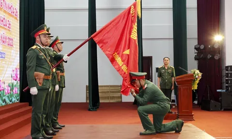 Học viên được hưởng phụ cấp tăng thêm tối đa bằng 250% mức lương hiện hưởng khi tốt nghiệp đào tạo loại gì tại các trường Quân đội theo Nghị định 363?