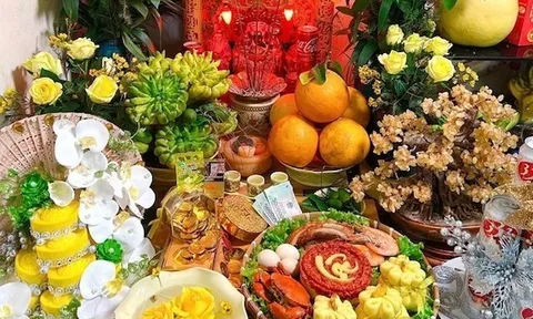 Bàn thờ Thần Tài: Chọn đúng 4 loại hoa này, tránh xa 3 loại kẻo phạm kiêng kỵ