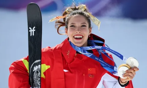 Người mẹ đơn thân và công thức nuôi dạy nên một "nữ hoàng tuyết" nổi tiếng toàn cầu Eileen Gu đúng chuẩn "con nhà người ta"