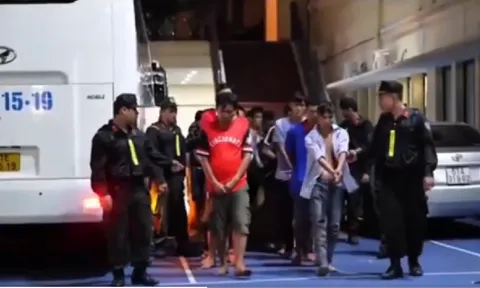 Sòng bạc “đóng đô” giữa rừng, công an dùng flycam phá thế cảnh giới