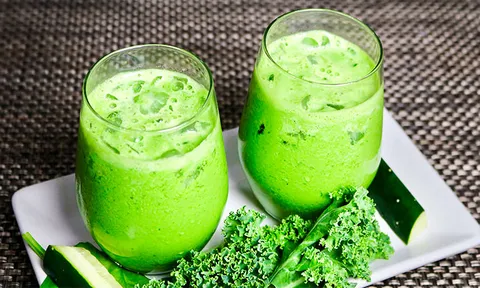 Loại rau lá xoăn được ví như “mỹ phẩm từ căn bếp” từng là hàng nhập đắt đỏ nay thành bí quyết trong tủ lạnh của nhiều chị em