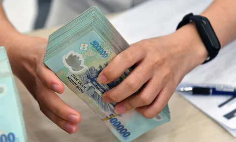 Người có thu nhập trên 9 triệu/ tháng phải nộp 2 bản đăng ký người phụ thuộc để được giảm trừ gia cảnh, cụ thể thế nào?