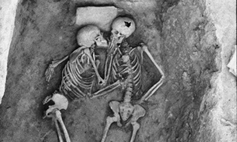 Sự thật về 2 thi thể ôm nhau gần 3.000 năm trong ngôi mộ cổ: Có thể làm thay đổi nhận thức của con người về mối quan hệ đồng giới?